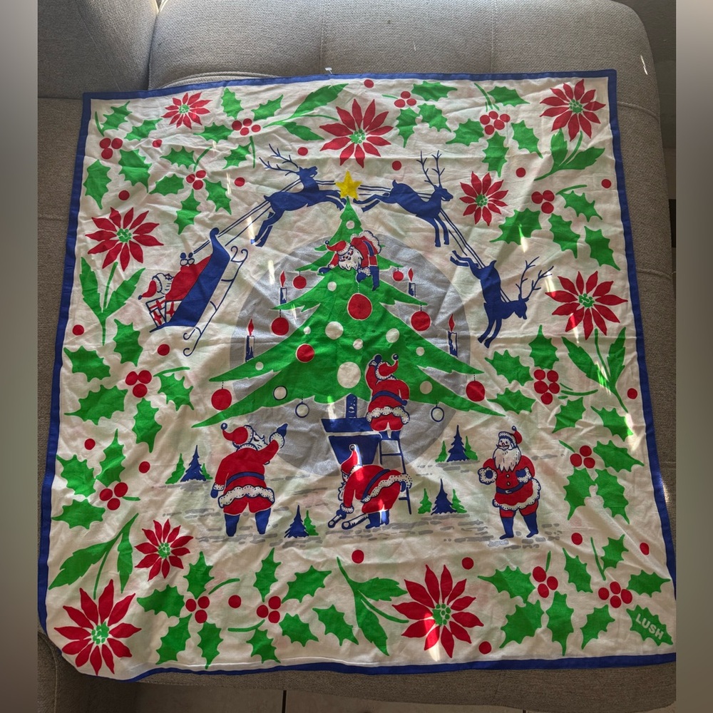 Lush Rocking Around The Christmas Tree Knot Wrap made from 100% organic cotton